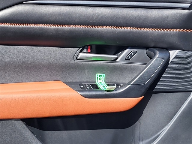 Vehicle image 16 of 24
