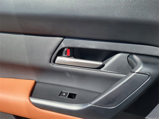 Vehicle image 18 of 24