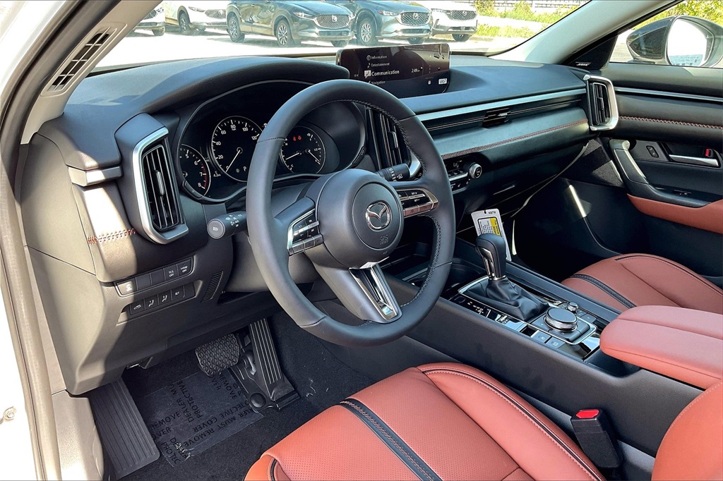 2025 Mazda CX-50 2.5 Turbo Premium Package Image 9 of 14