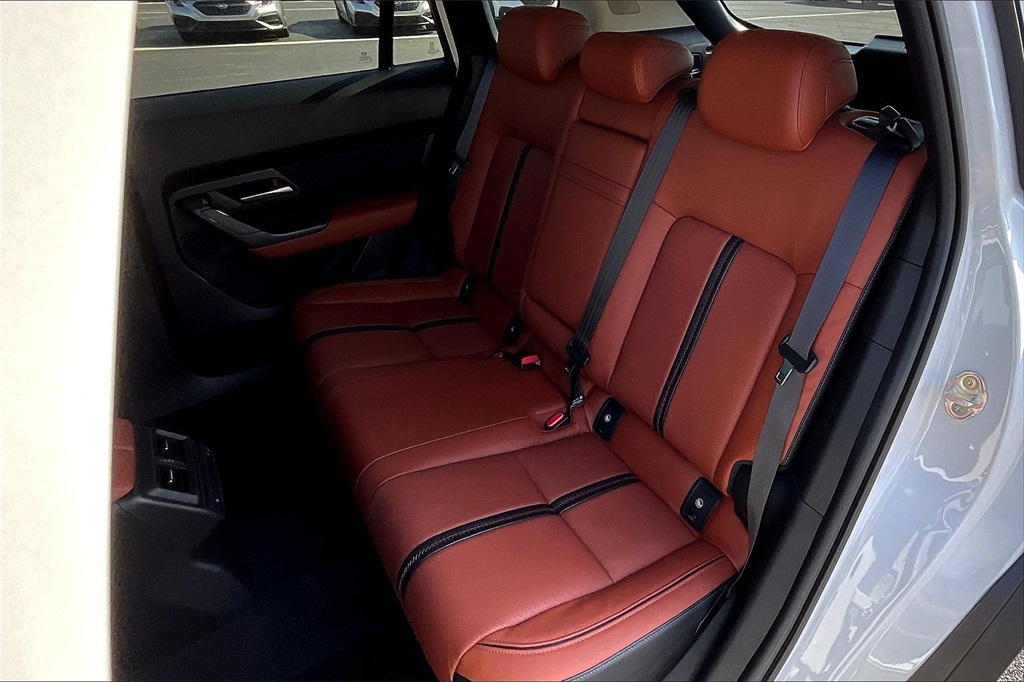 2025 Mazda CX-50 2.5 Turbo Premium Package Image 8 of 14