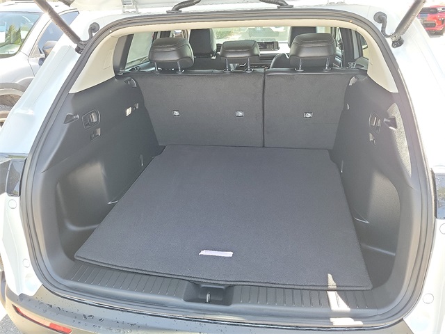 Vehicle image 21 of 23