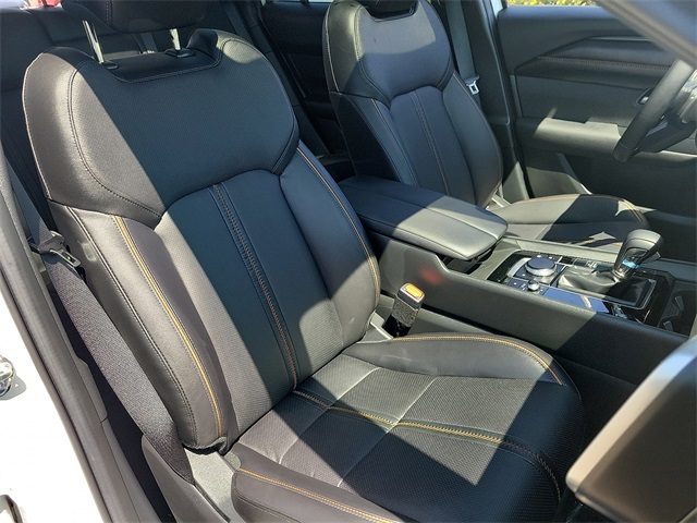 Vehicle image 18 of 23