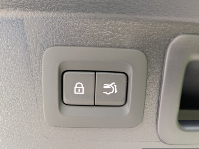 Vehicle image 28 of 45