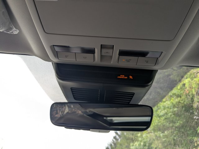 Vehicle image 37 of 45