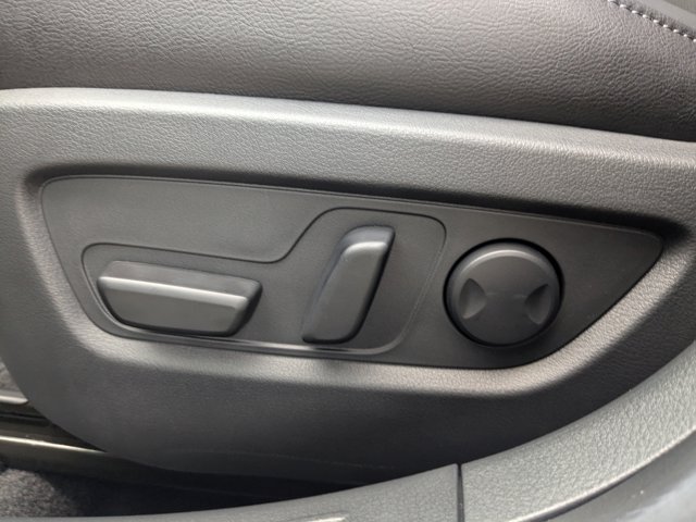 Vehicle image 26 of 45