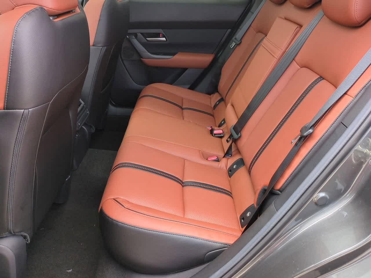 Vehicle image 14 of 34