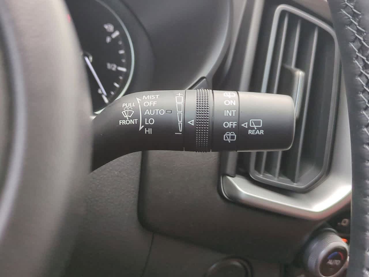 Vehicle image 27 of 34