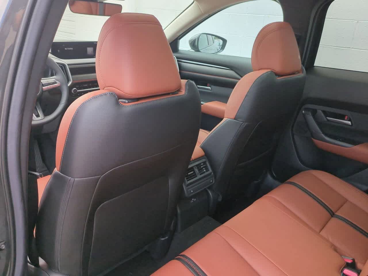 Vehicle image 11 of 34