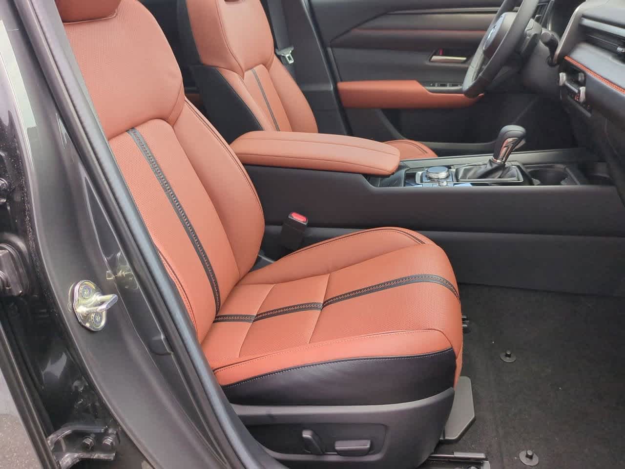 Vehicle image 10 of 34
