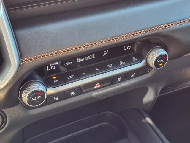 Vehicle image 18 of 26