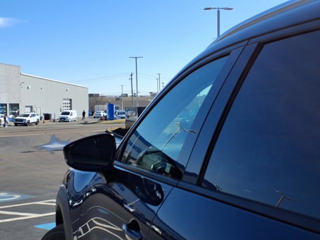 Vehicle image 25 of 26