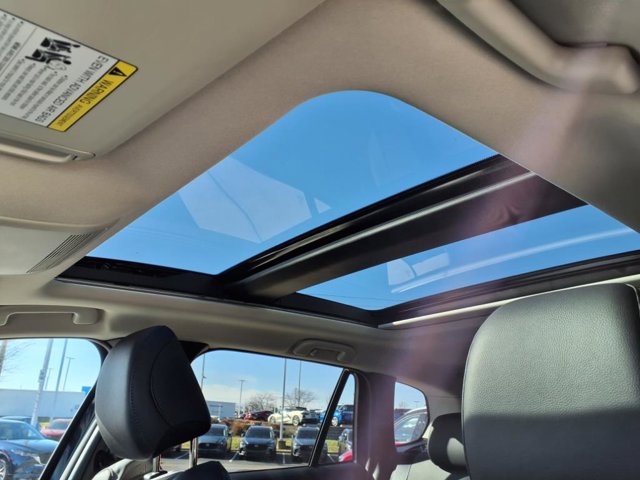 Vehicle image 21 of 26