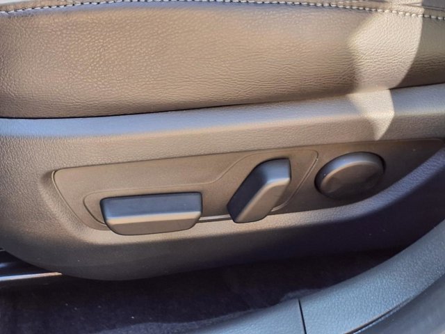 Vehicle image 13 of 26