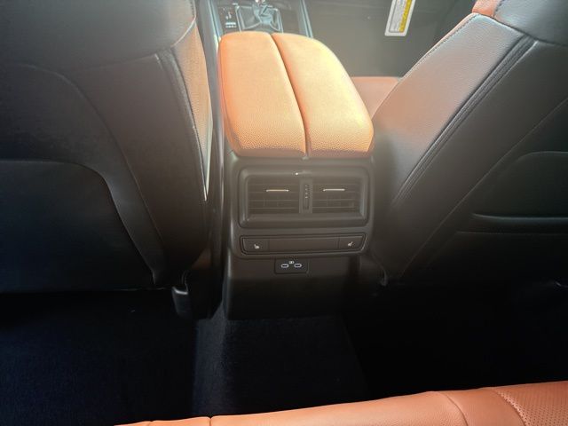 Vehicle image 17 of 18