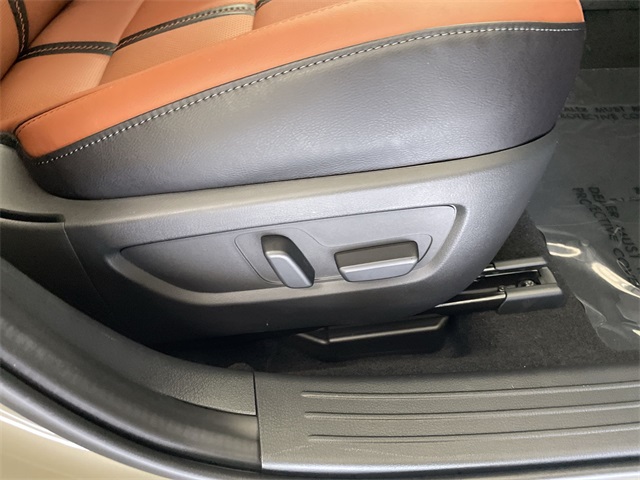 Vehicle image 21 of 34