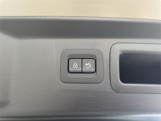 Vehicle image 16 of 34