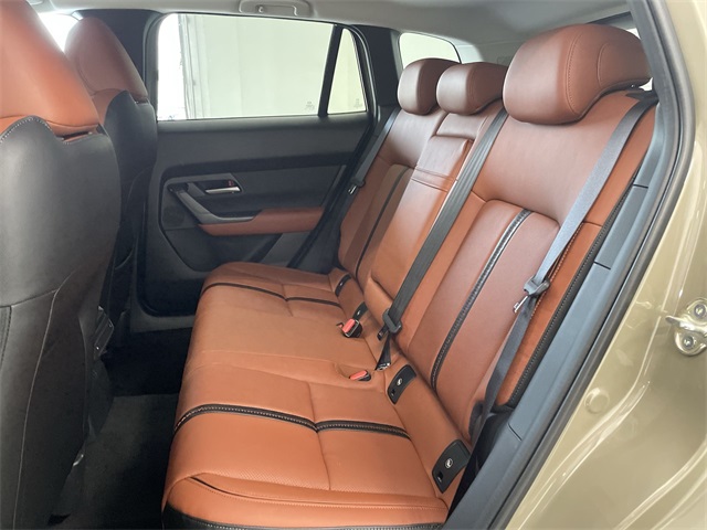 Vehicle image 17 of 34