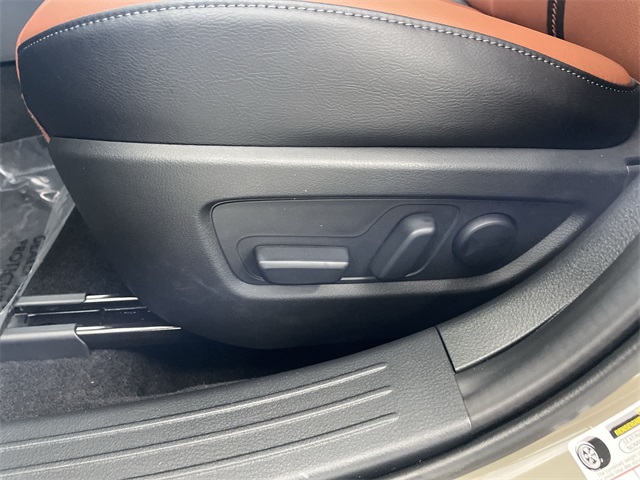 Vehicle image 23 of 34