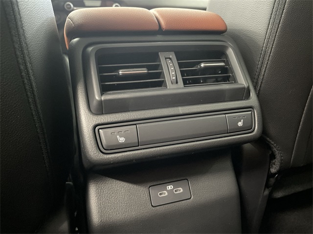 Vehicle image 18 of 34