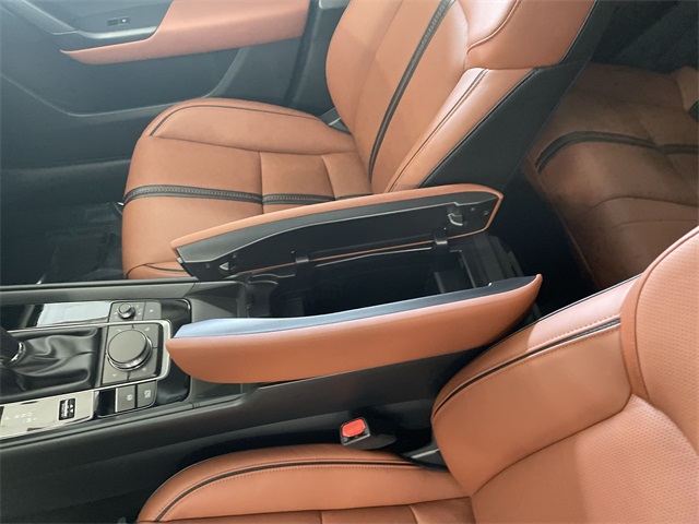 Vehicle image 26 of 34