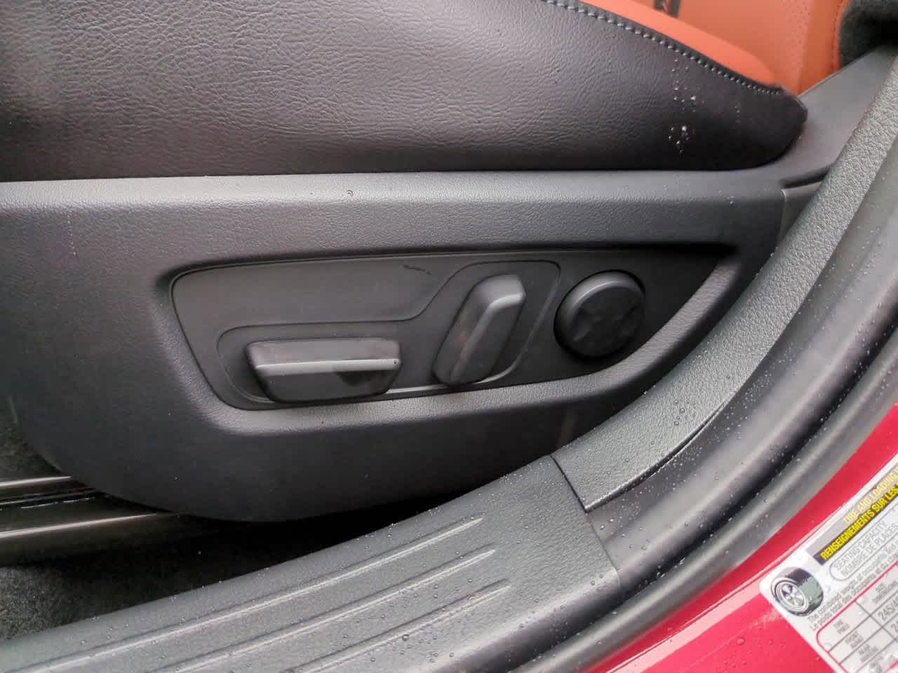 Vehicle image 33 of 34