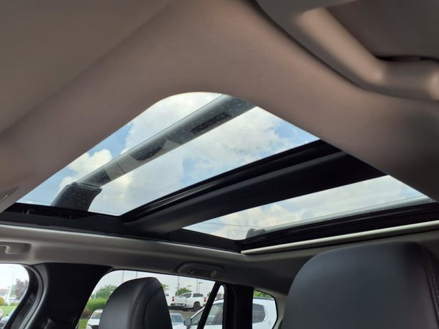 Vehicle image 20 of 27