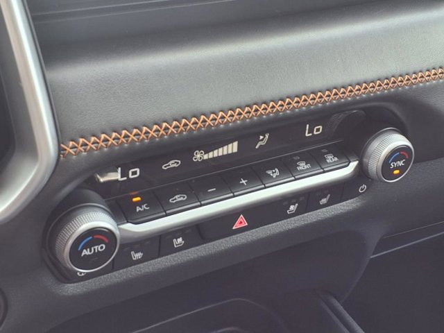 Vehicle image 17 of 27