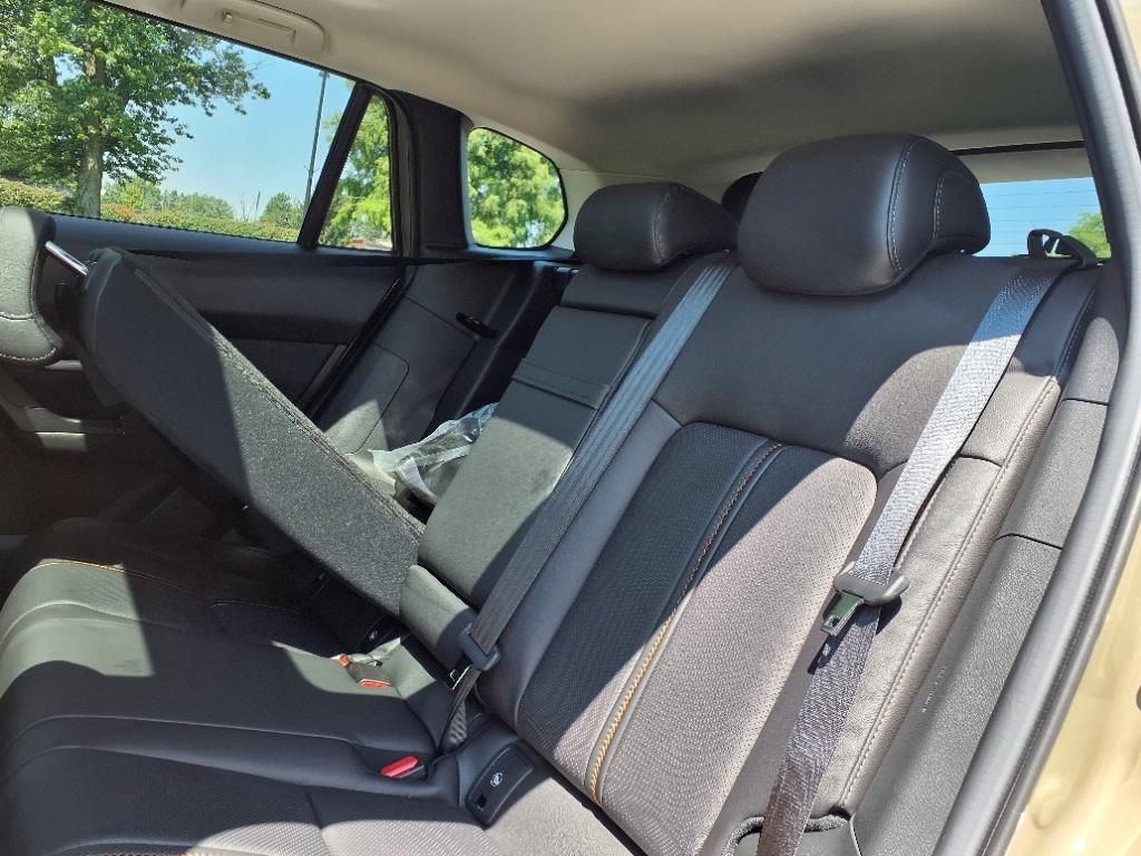 Vehicle image 12 of 25