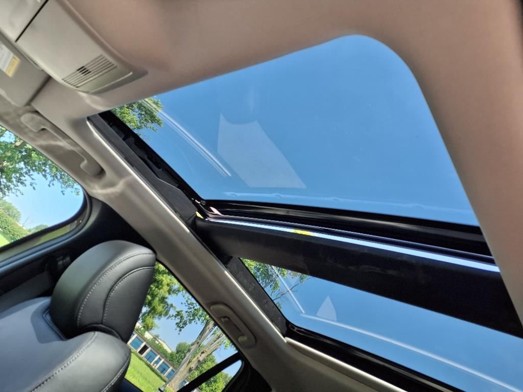 Vehicle image 22 of 25