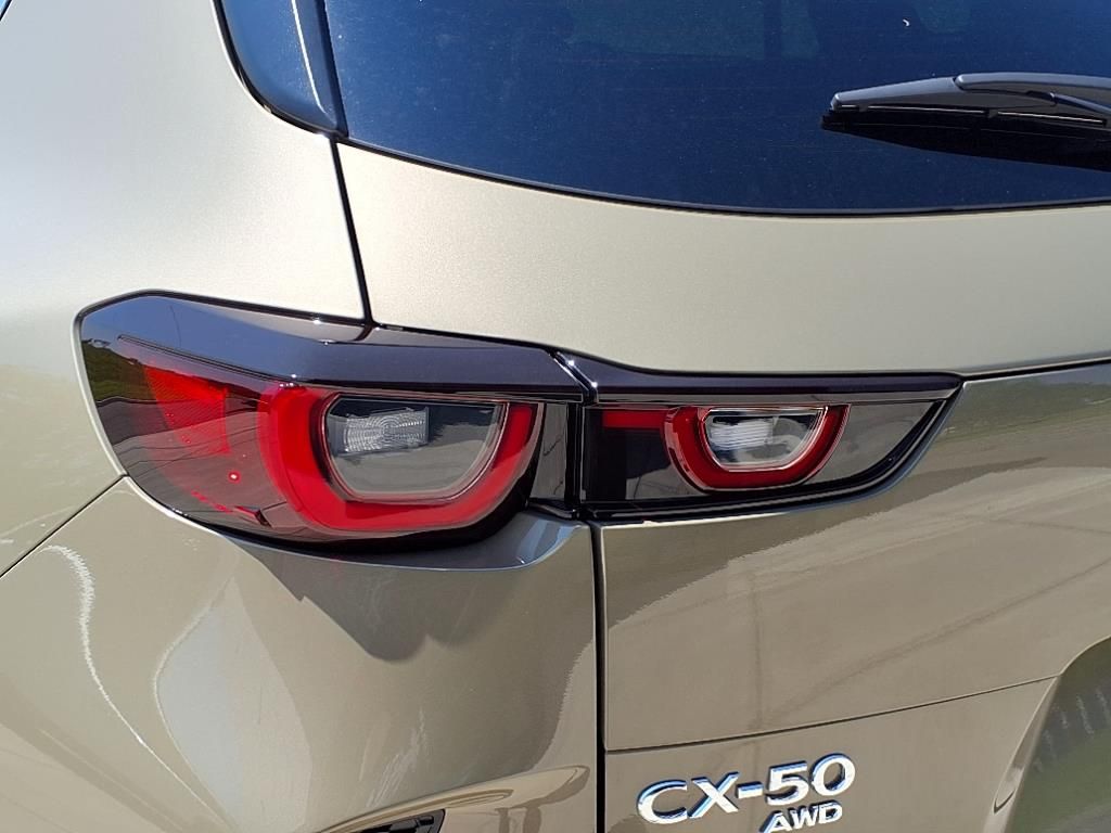 Vehicle image 18 of 25