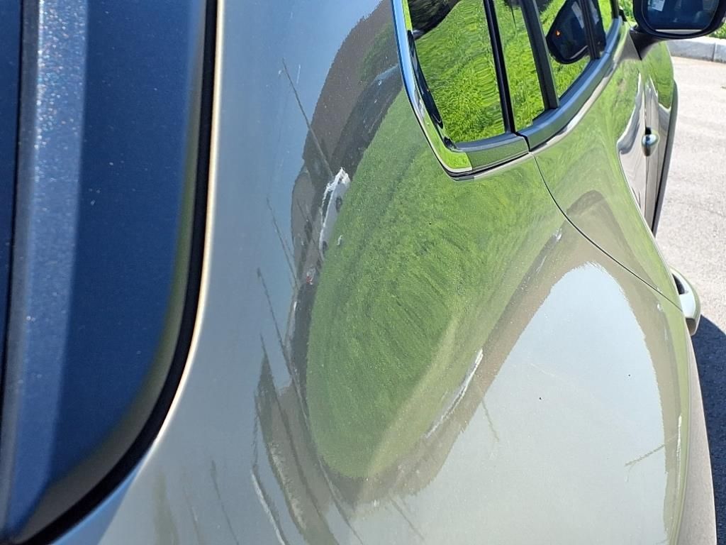 Vehicle image 23 of 25