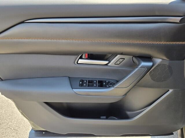 Vehicle image 22 of 29