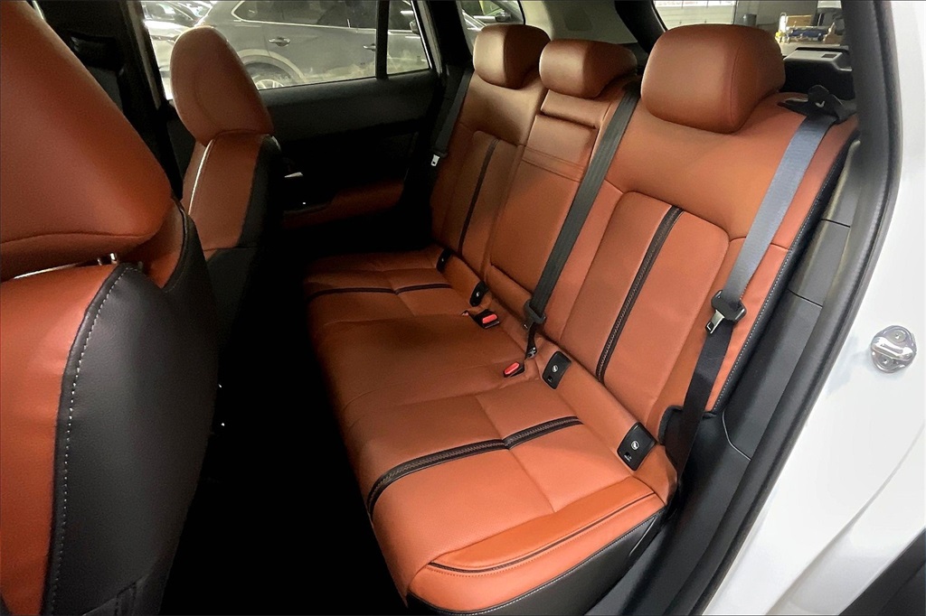 Vehicle image 10 of 12