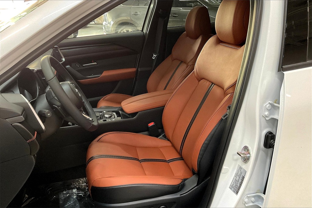 Vehicle image 9 of 12