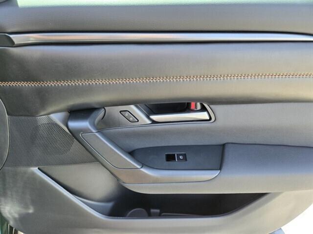 Vehicle image 23 of 30