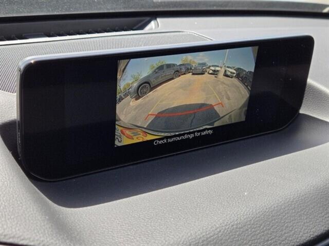 Vehicle image 27 of 30