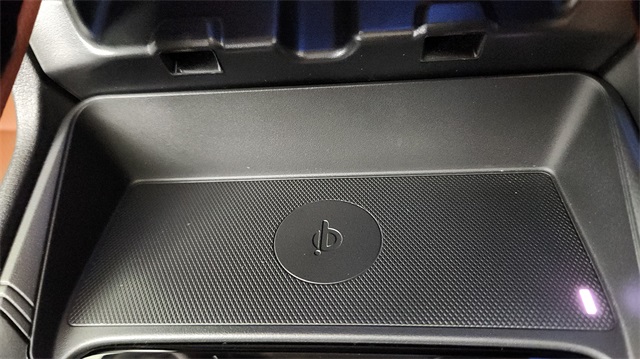 Vehicle image 18 of 42