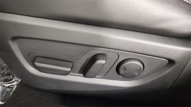 Vehicle image 14 of 42