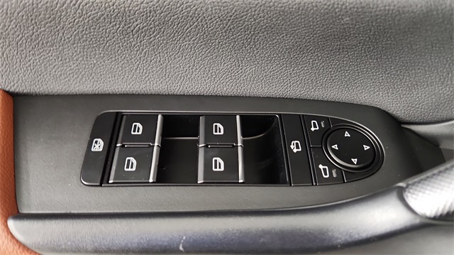 Vehicle image 10 of 42