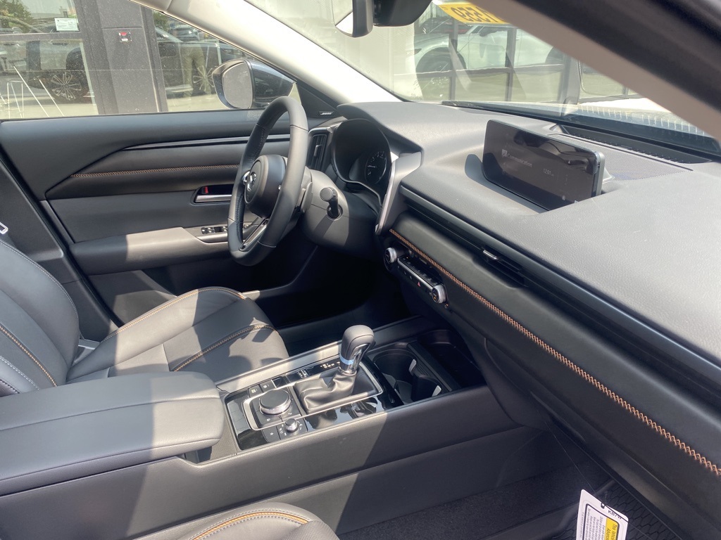Vehicle image 11 of 28