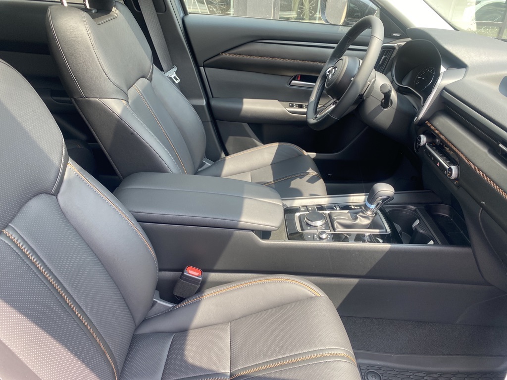 Vehicle image 10 of 28