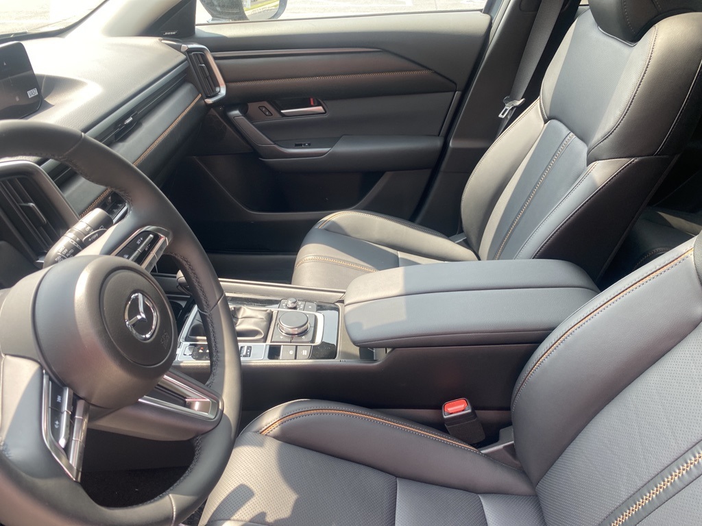 Vehicle image 16 of 28