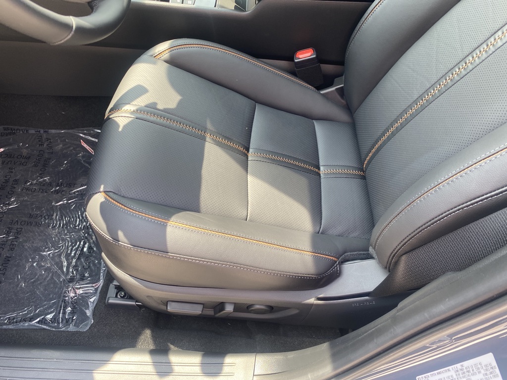 Vehicle image 15 of 28