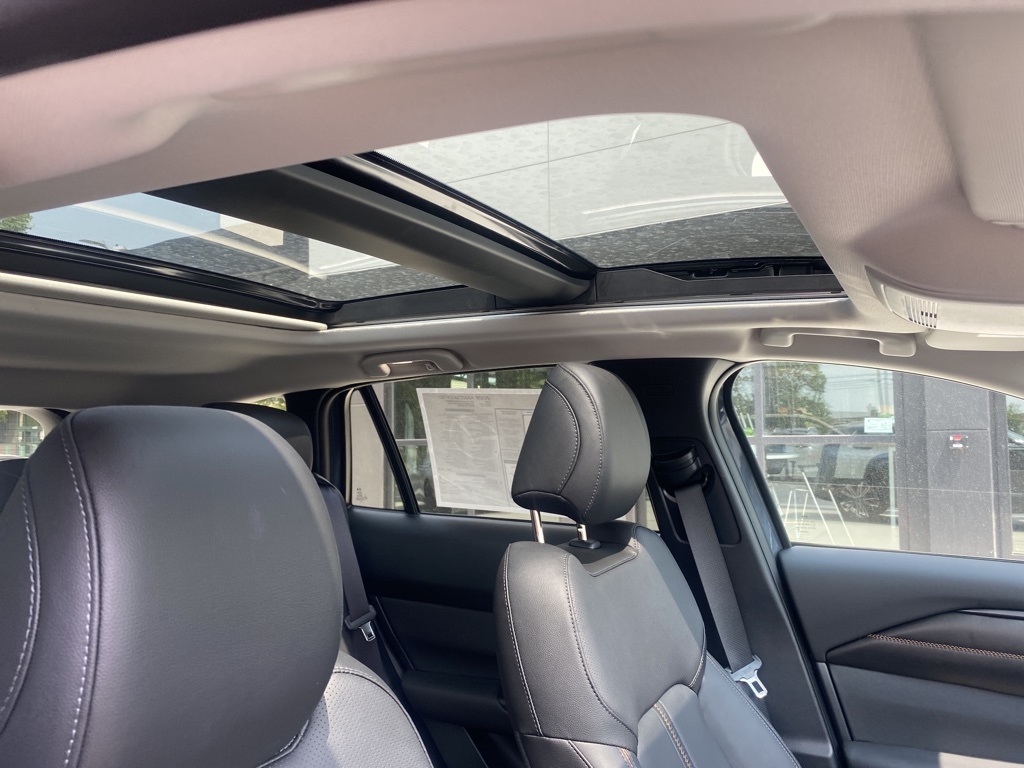 Vehicle image 12 of 28