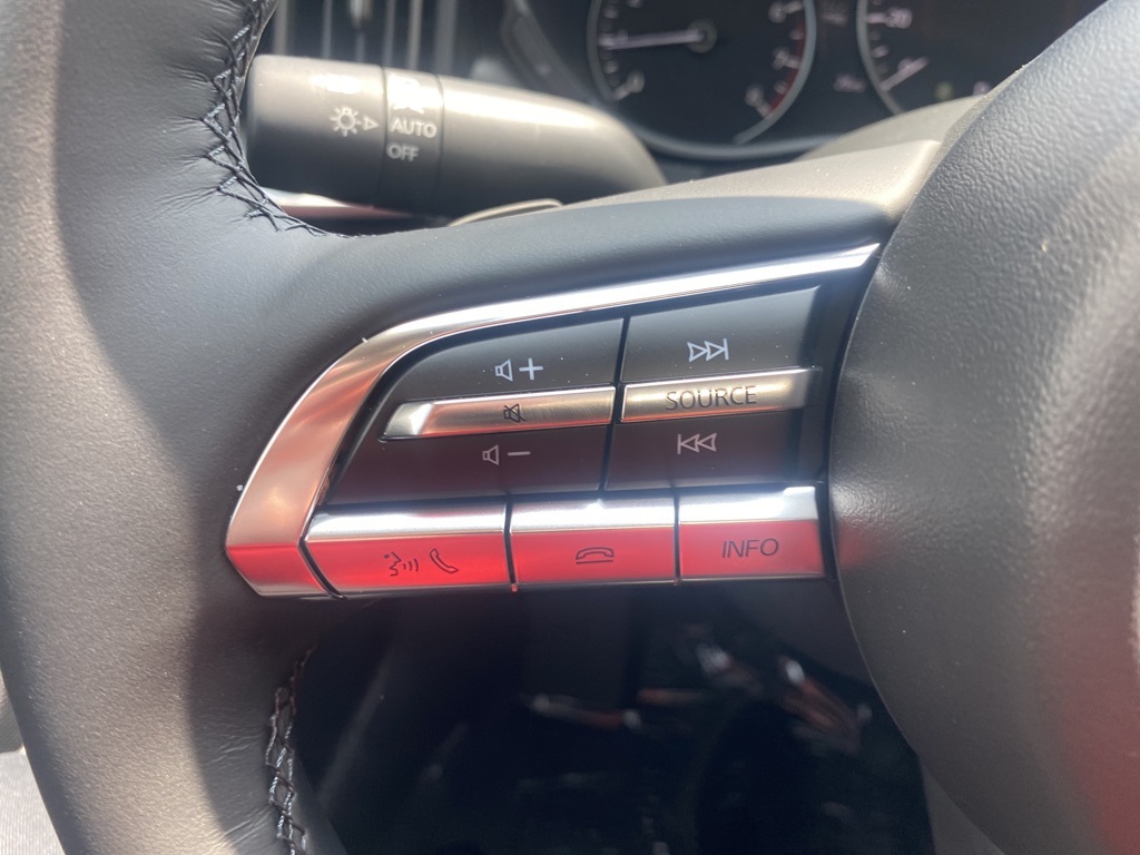 Vehicle image 22 of 28