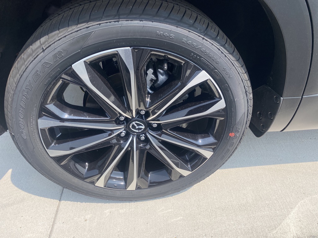 Vehicle image 8 of 28