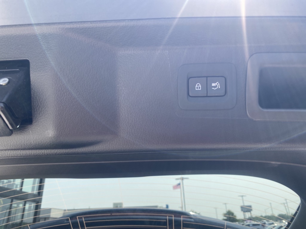 Vehicle image 7 of 28