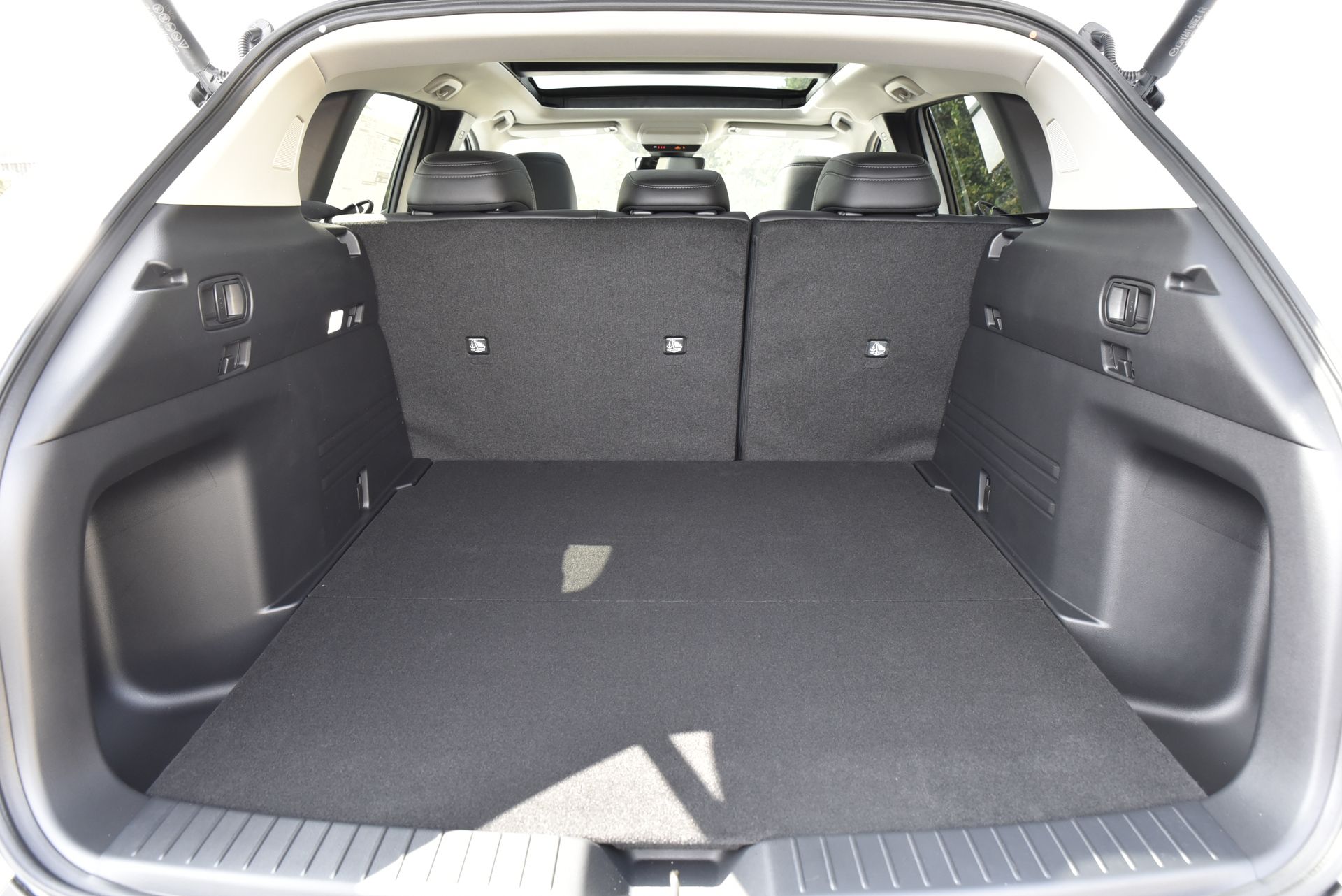 Vehicle image 17 of 18