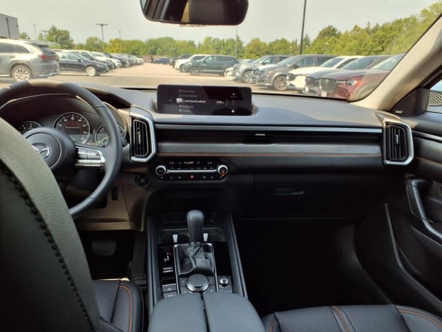 2025 Mazda CX-50 2.5 Turbo Premium Package Image 16 of 28
