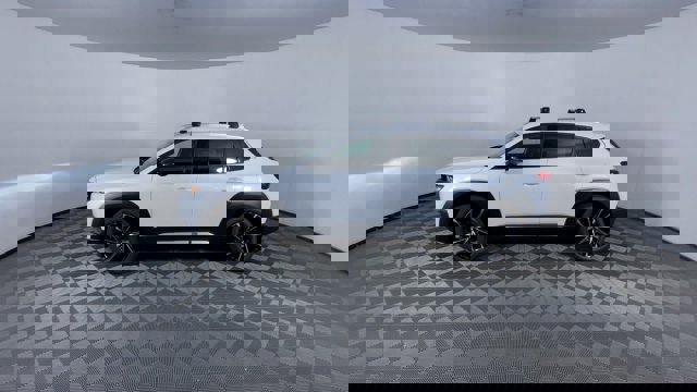 Vehicle image 11 of 30